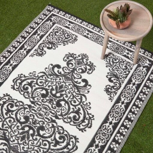 Black And White Motif Design Reversible Outdoor Rug -Best Homeware Store ga1156 1