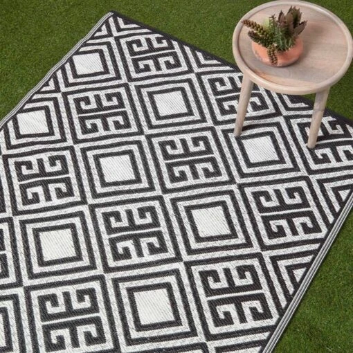 Black And White Geometric Design Reversible Outdoor Rug -Best Homeware Store ga1157 1