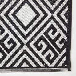 Black And White Geometric Design Reversible Outdoor Rug -Best Homeware Store ga1157 3