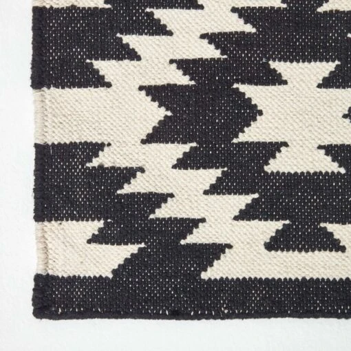 Zurich Handwoven Black And White Cotton Geometric Kilim Rug -Best Homeware Store ru1290 03