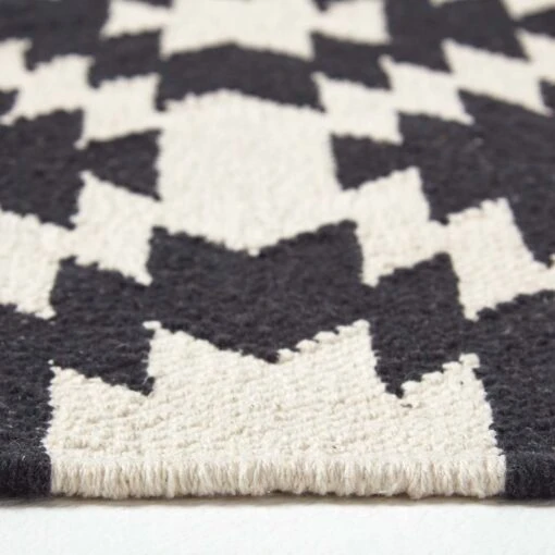 Zurich Handwoven Black And White Cotton Geometric Kilim Rug -Best Homeware Store ru1290 04