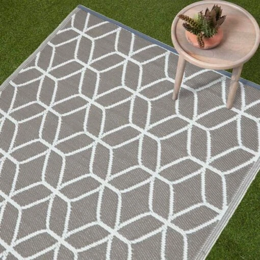 Grey And White Geometric Pattern Reversible Outdoor Rug -Best Homeware Store ru1328 2