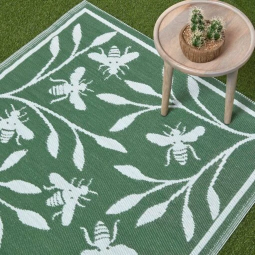 Green Floral Outdoor Rug With Bumble Bee Design, 182 X 122 Cm -Best Homeware Store ru1388 2