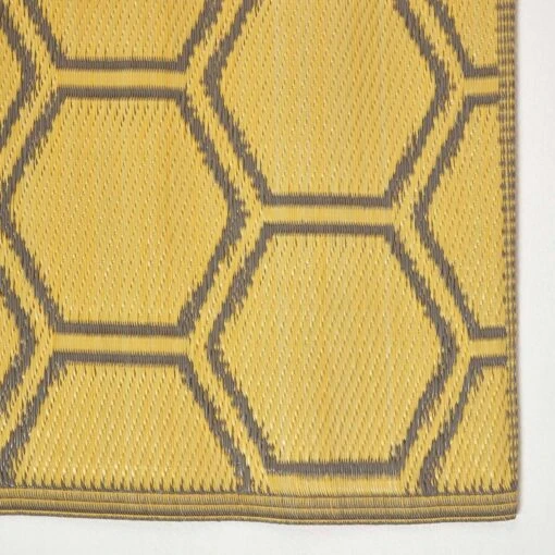 Yellow Outdoor Rug With Honeycomb Pattern, 182 X 122 Cm -Best Homeware Store ru1389 3