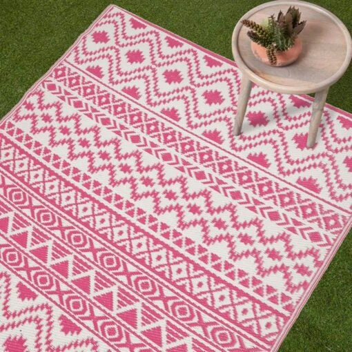 Tia Aztec Pink & White Outdoor Rug -Best Homeware Store ru1396 2 3