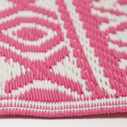 Tia Aztec Pink & White Outdoor Rug -Best Homeware Store ru1396 4 3