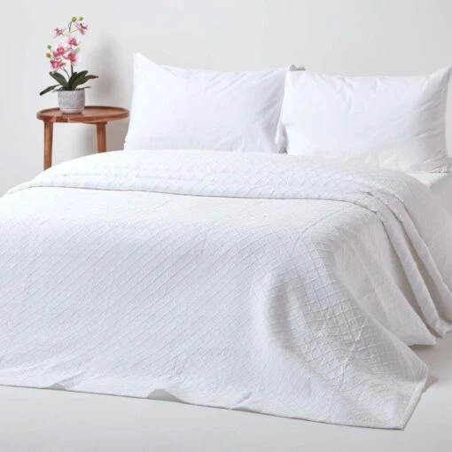 White Cotton Contemporary Diamond Pattern Matelassé Bedspread -Best Homeware Store sf1787 01