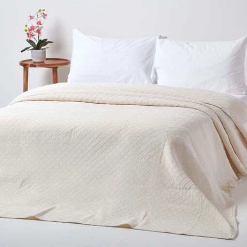 Cream Cotton Rich Metelassé Diamond Pattern Bedspread -Best Homeware Store sf1788 01